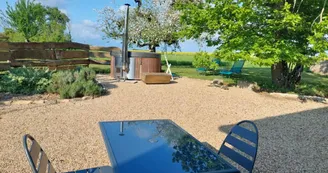 Table + bain gîte Table + bain gîte